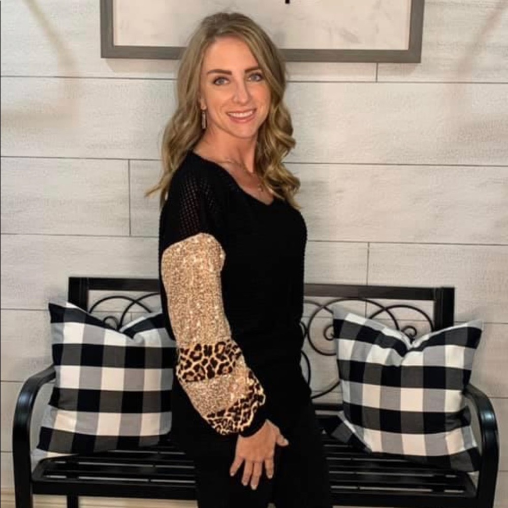 🆕 Oversized Top w/Leopard & Sequin Sleeves